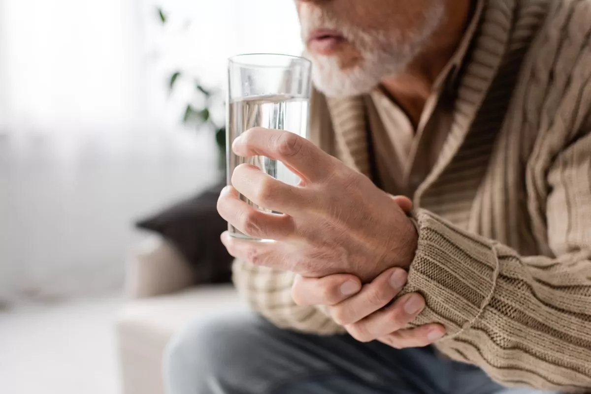 Bệnh Parkinson: Nguyên nhân, dấu hiệu, triệu chứng và cách điều trị